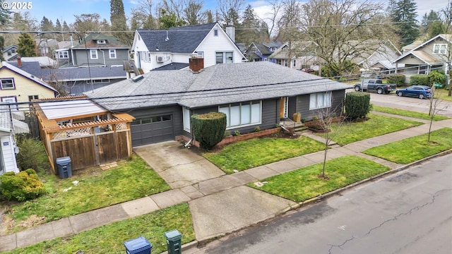 view of front of house featuring a front lawn and a garage