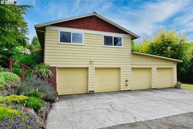 8302 SW 65th Ave, Portland, OR 97219 - view of garage
