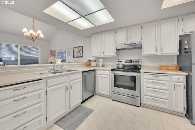 2062 Lake Isle Dr, Eugene, OR 97401 - kitchen featuring appliances with stainless steel finishes, under cabinet range hood, a sink, lofted ceiling, and a chandelier