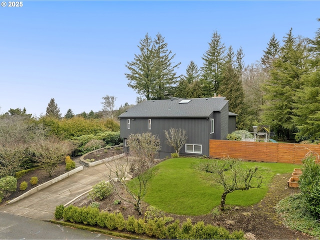 view of yard featuring fence