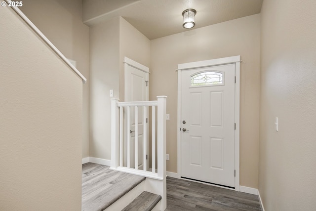 1516 Samuel Dr, Cottage Grove, OR 97424 - entrance foyer with wood finished floors and baseboards