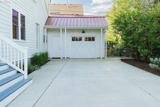 7985 SW Maple Dr, Portland, OR 97225 - detached garage with driveway