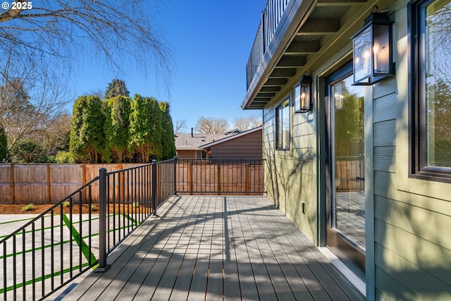3660 SE Henderson St, Portland, OR 97202 - deck with fence