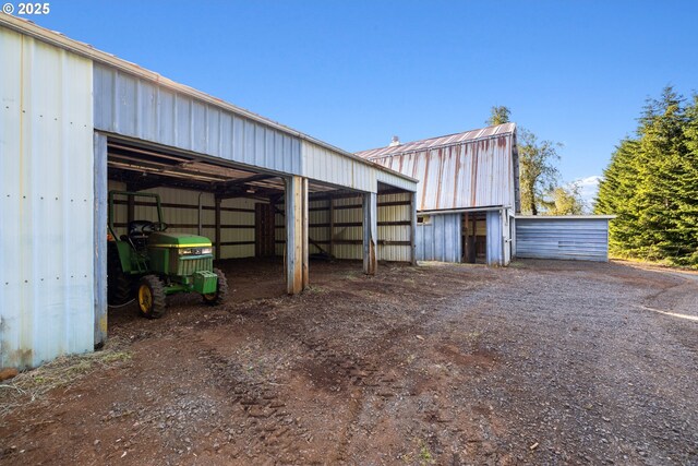 17753 Powers Creek Loop Rd, Silverton, OR 97381 - view of detached garage
