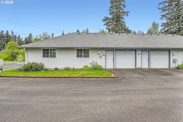 1006 NE 45th St, Vancouver, WA 98663 - view of front facade with driveway and a shingled roof