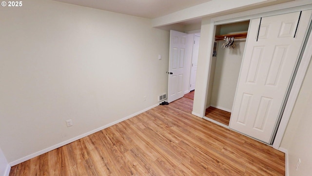 95169 Vista Loop, Gold Beach, OR 97444 - unfurnished bedroom featuring light wood finished floors, baseboards, and a closet
