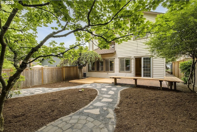 71 Kingsgate Rd, Lake Oswego, OR 97035 - fenced backyard with a deck