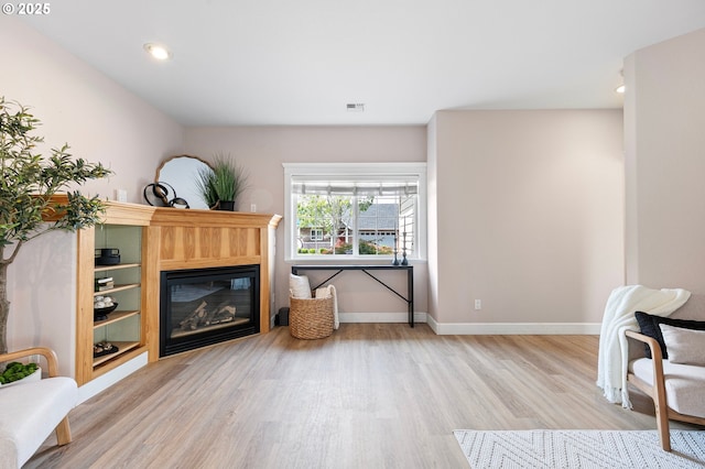 3301 Parker Ln, Springfield, OR 97477 - living area featuring light wood-style floors, a glass covered fireplace, and recessed lighting