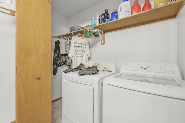 4118/4120 S E St, Springfield, OR 97478 - laundry room featuring washing machine and dryer