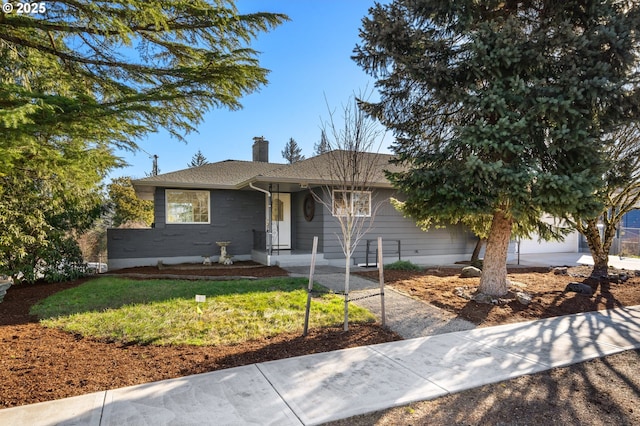 ranch-style home featuring a front yard