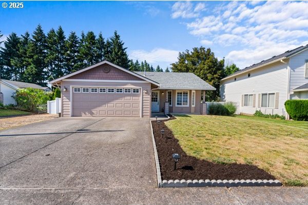 10514 NE 96th St, Vancouver, WA 98662 - single story home featuring driveway, an attached garage, and a front lawn