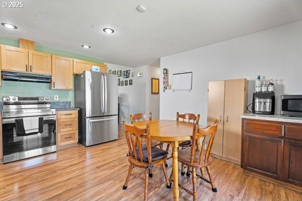 10514 NE 96th St, Vancouver, WA 98662 - dining room featuring light wood finished floors and recessed lighting