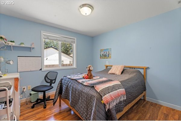 10514 NE 96th St, Vancouver, WA 98662 - bedroom with wood finished floors and baseboards