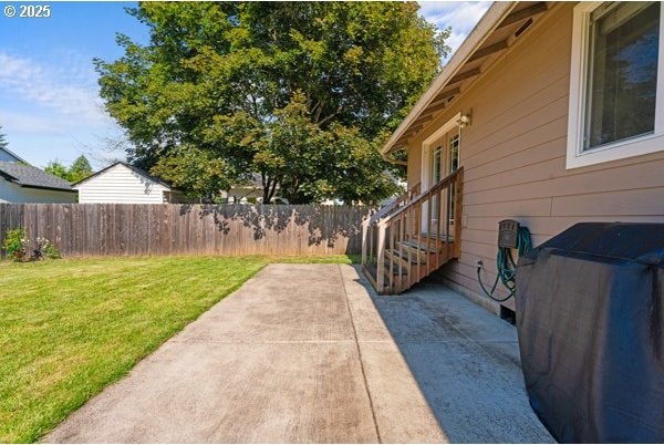 10514 NE 96th St, Vancouver, WA 98662 - view of yard with a patio