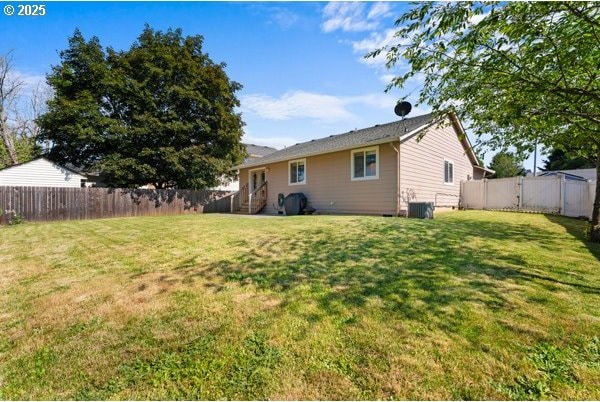 10514 NE 96th St, Vancouver, WA 98662 - back of house with central AC unit