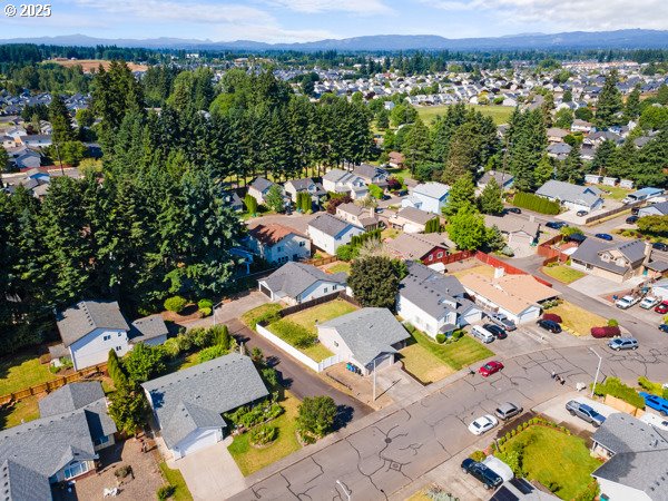 10514 NE 96th St, Vancouver, WA 98662 - aerial view of residential area featuring a mountain backdrop
