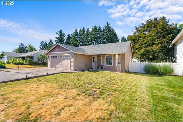 10514 NE 96th St, Vancouver, WA 98662 - ranch-style house featuring an attached garage and driveway