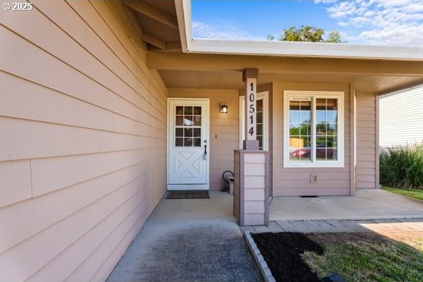 10514 NE 96th St, Vancouver, WA 98662 - view of exterior entry with covered porch