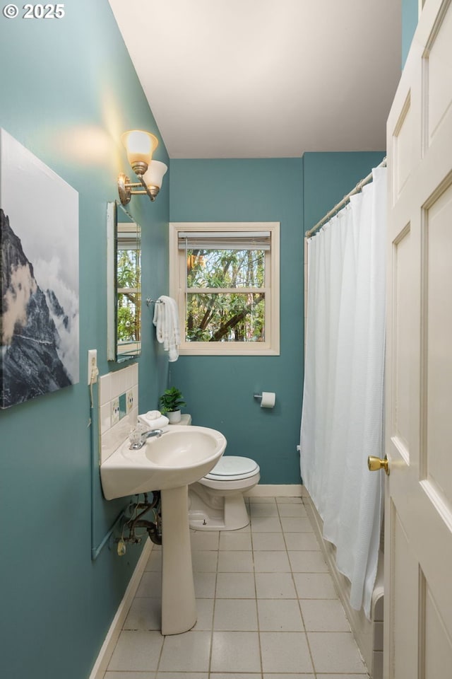 full bathroom with tile patterned flooring, toilet, a shower with curtain, and baseboards