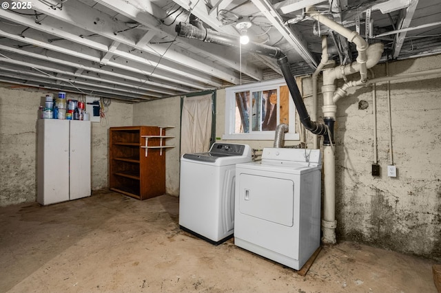 unfinished below grade area featuring washing machine and dryer