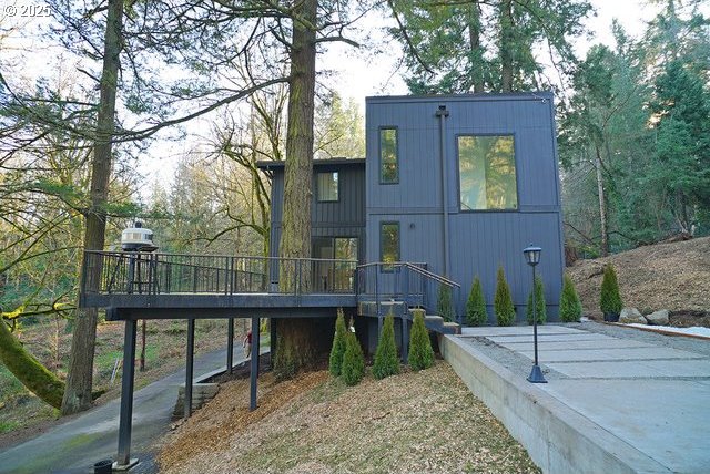 back of house featuring a wooden deck