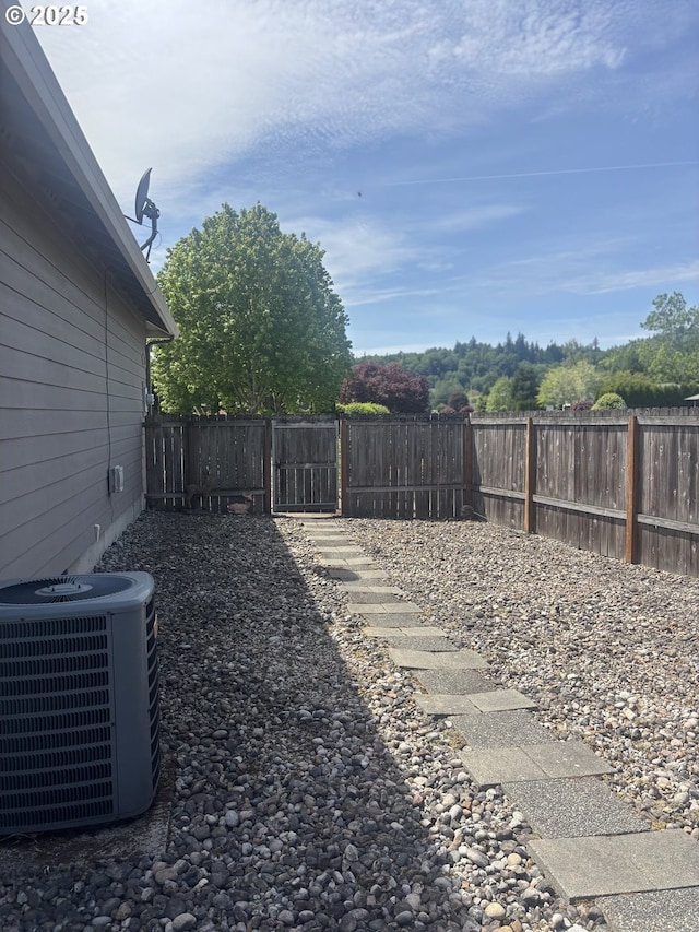 99 Rainbow Way, Kelso, WA 98626 - view of yard featuring central AC unit, fence, and a gate