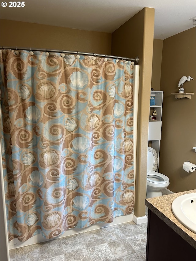 99 Rainbow Way, Kelso, WA 98626 - full bath featuring vanity, baseboards, curtained shower, and toilet