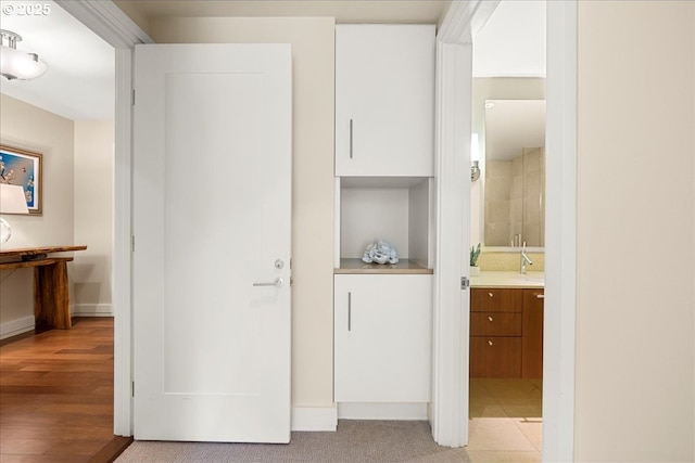 311 NW 12th Ave Unit 602, Portland, OR 97209 - corridor featuring a sink and baseboards