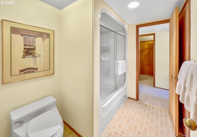 2036 NE Lagoon Ln, Lincoln City, OR 97367 - full bath featuring toilet, baseboards, and recessed lighting