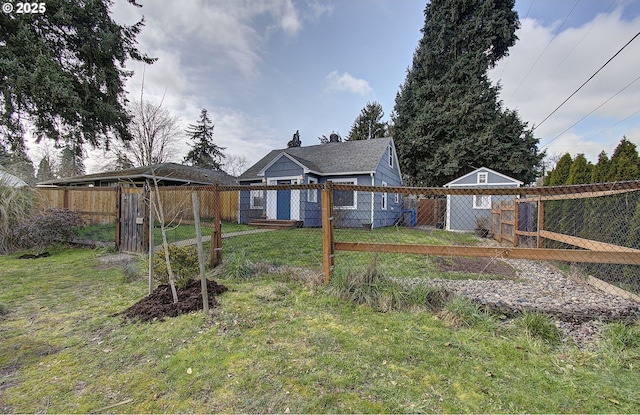 view of yard featuring a fenced backyard and an outdoor structure