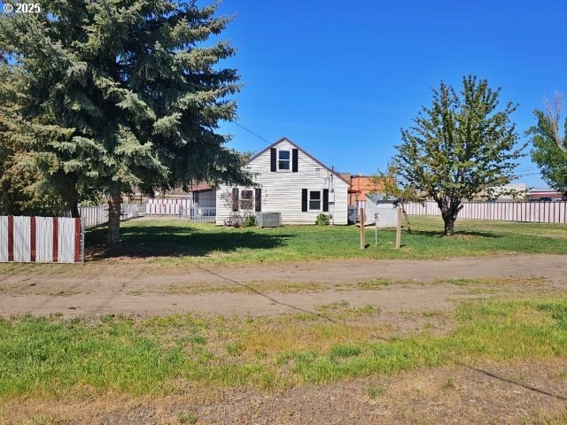 967 NW 2nd St, Prineville, OR 97754 - view of yard
