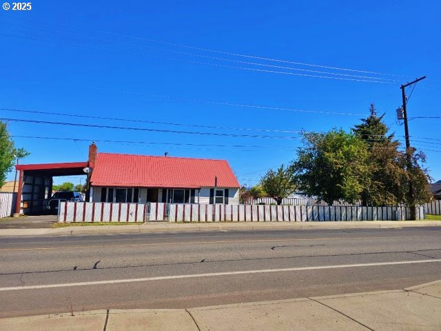 967 NW 2nd St, Prineville, OR 97754 - view of asphalt road with sidewalks and curbs