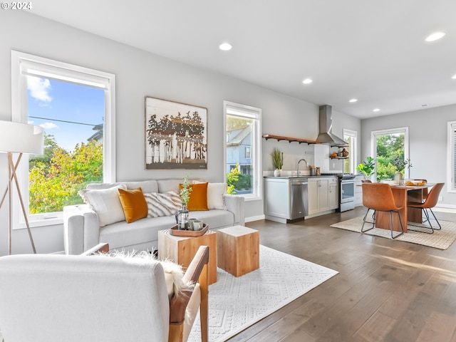 living area with dark wood-style floors, recessed lighting, and baseboards