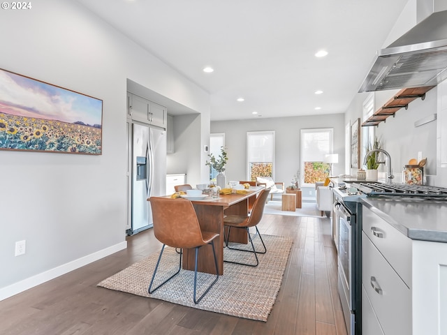 dining space with recessed lighting, dark wood-style flooring, and baseboards