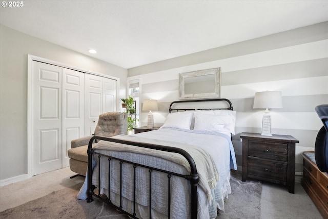 carpeted bedroom with recessed lighting, baseboards, and a closet