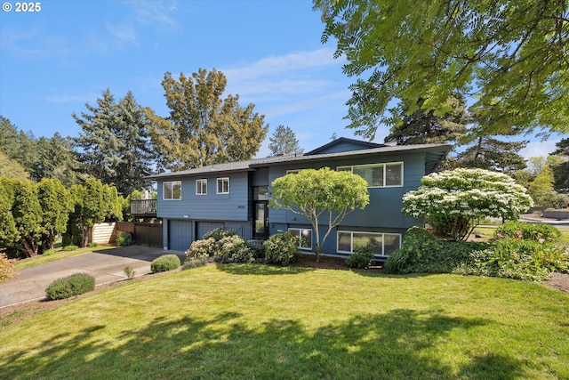 split foyer home with an attached garage, driveway, and a front yard