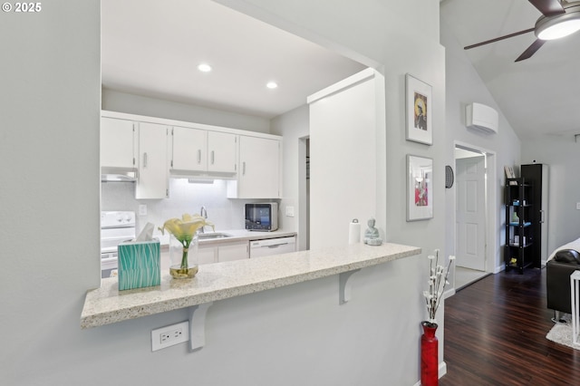 bathroom featuring a chandelier, recessed lighting, and wood finished floors