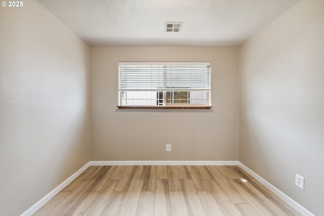 3840 Vista Dr, North Bend, OR 97459 - empty room featuring light wood-style floors and baseboards