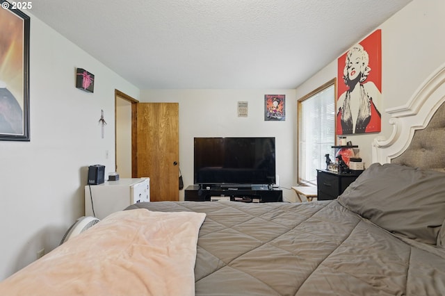 1315 SE 135th Ave, Portland, OR 97233 - bedroom featuring a textured ceiling