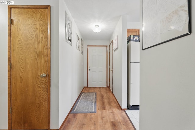 1315 SE 135th Ave, Portland, OR 97233 - hall featuring light wood-type flooring and baseboards