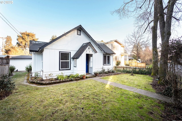 view of front of property with a front yard