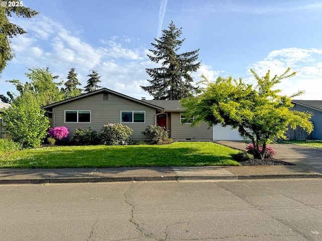 view of front of home featuring a garage, driveway, and a front yard