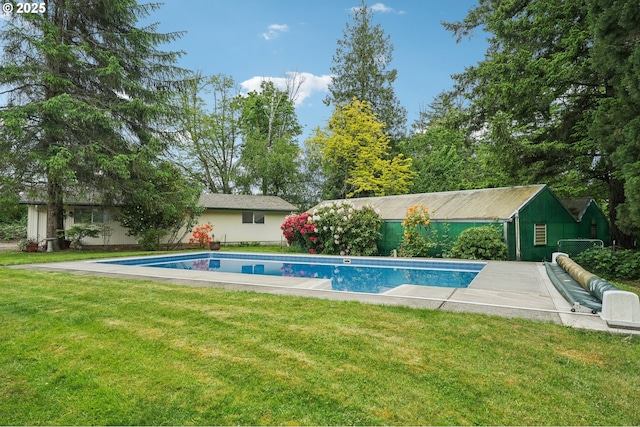 28040 SE Stark St, Troutdale, OR 97060 - outdoor pool featuring a yard