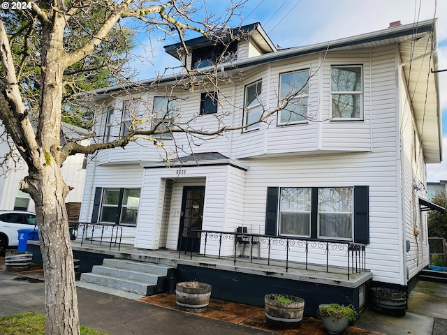 view of front facade featuring covered porch