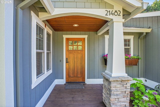 21482 SW 92nd Ct, Tualatin, OR 97062 - property entrance featuring covered porch