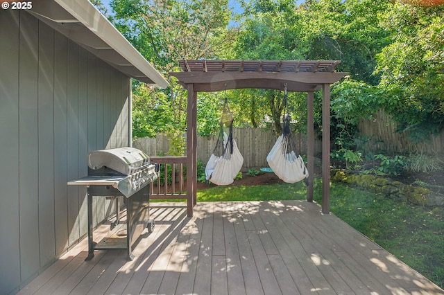 21482 SW 92nd Ct, Tualatin, OR 97062 - wooden terrace with a fenced backyard