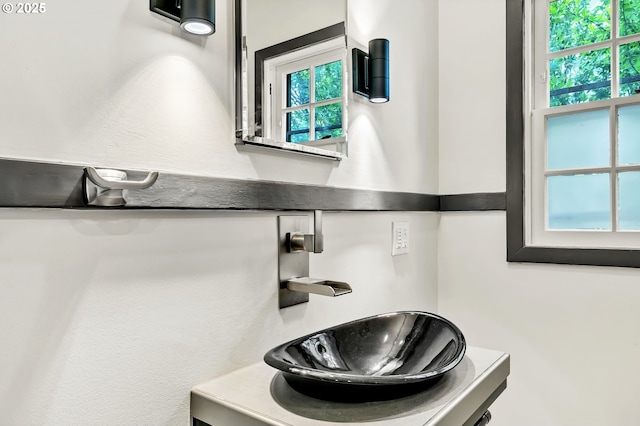 912 Van Buren St, Eugene, OR 97402 - bathroom featuring healthy amount of natural light
