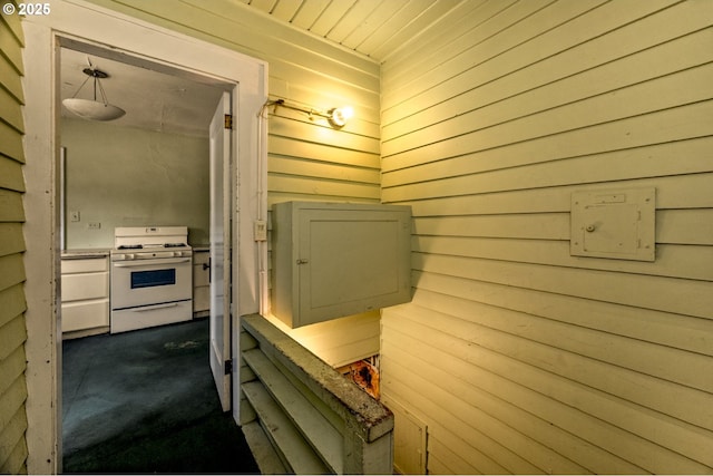 3955 SE Kelly St, Portland, OR 97202 - sauna with carpet floors and wood walls