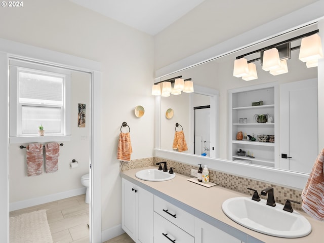 9010 SW Inez St, Tigard, OR 97224 - bathroom with tasteful backsplash, double vanity, baseboards, and toilet
