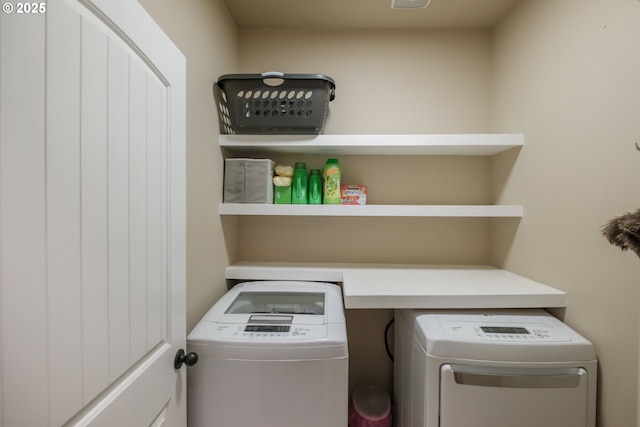 813 Pintail St, Silverton, OR 97381 - laundry room featuring separate washer and dryer